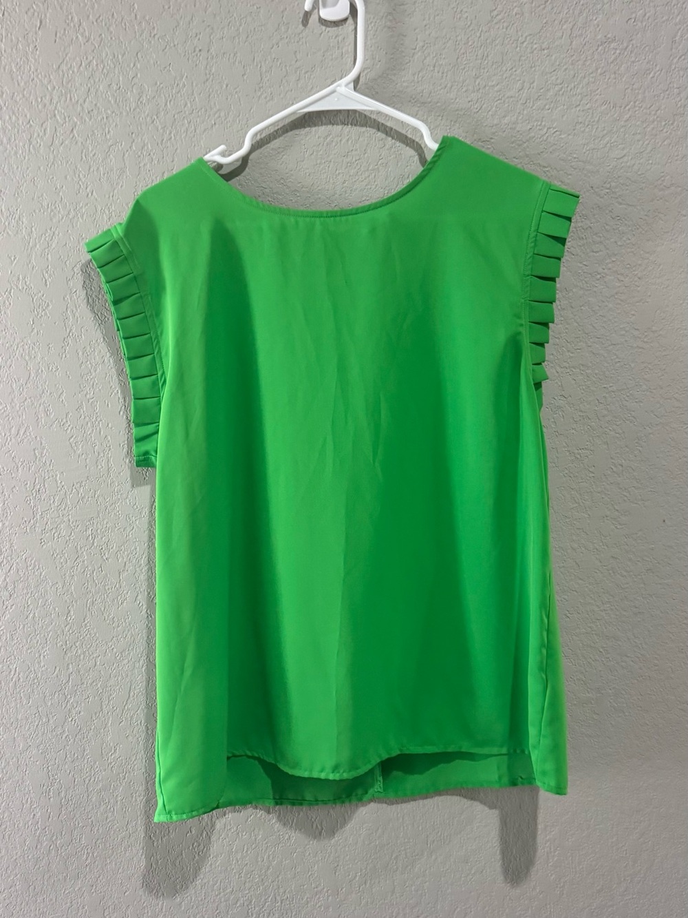 NWT Collection by Cezele Kelly Green Pleated Sleeve Blouse Size Large